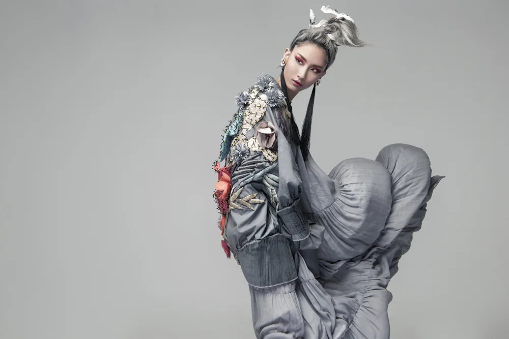 Dzung Yoko artbook 2 going east - elle vietnam 4