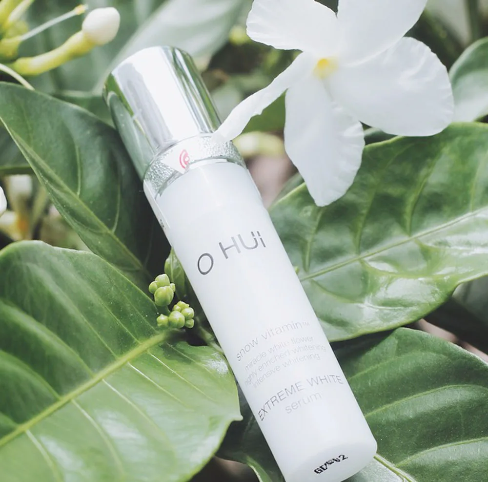 Tinh chất dưỡng trắng da chiết xuất từ Snow Vitamin và Hoa thuỷ tiên