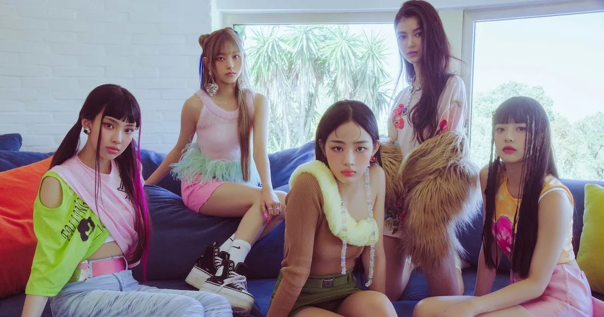thời trang y2k mv hype boy của newjeans