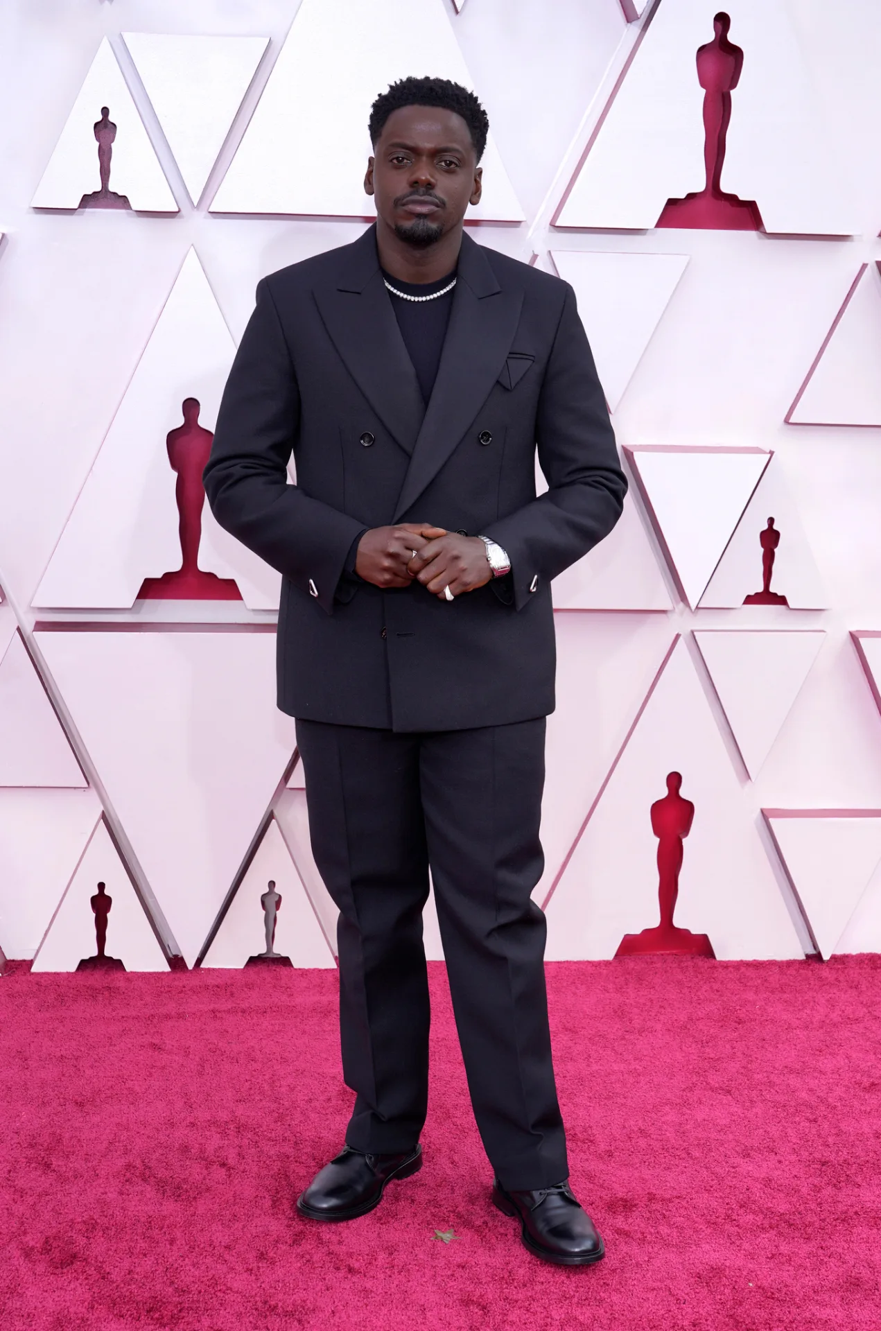 Daniel Kaluuya cùng trang phục và trang sức từ Bottega Veneta và Cartier
