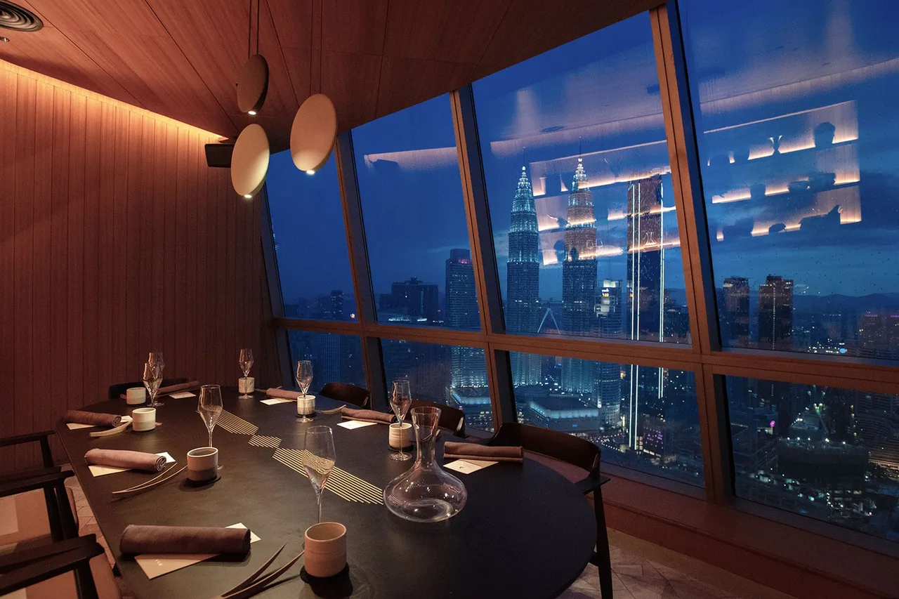 Nhà hàng thời thượng Dewakan tại Kuala Lumpur