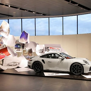 Ấn phẩm Kỷ niệm hành trình 15 năm của Porsche Việt Nam: Ấn tượng, cảm xúc và thăng hoa