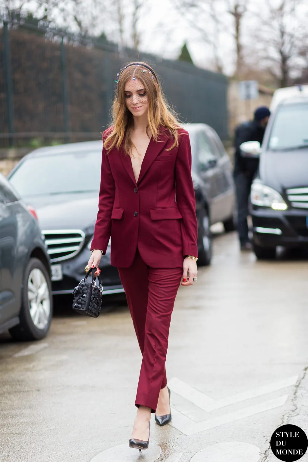 trang phục dự tiệc đỏ burgundy cho mùa lễ hội 19