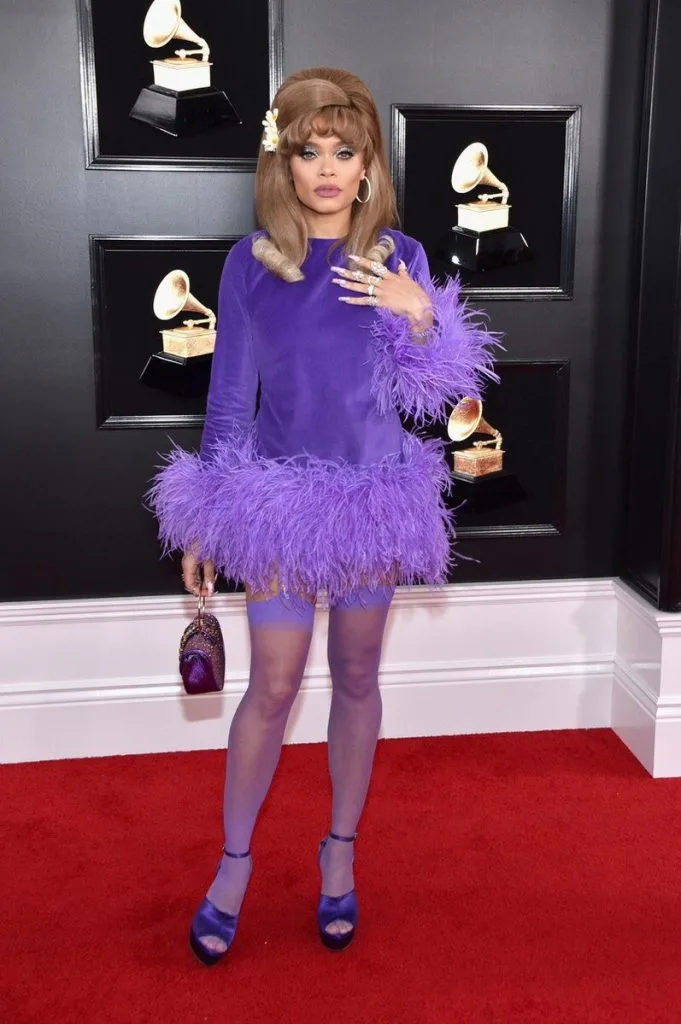 những bộ cánh gây tranh cãi nhất thảm đỏ Grammy 2019 14