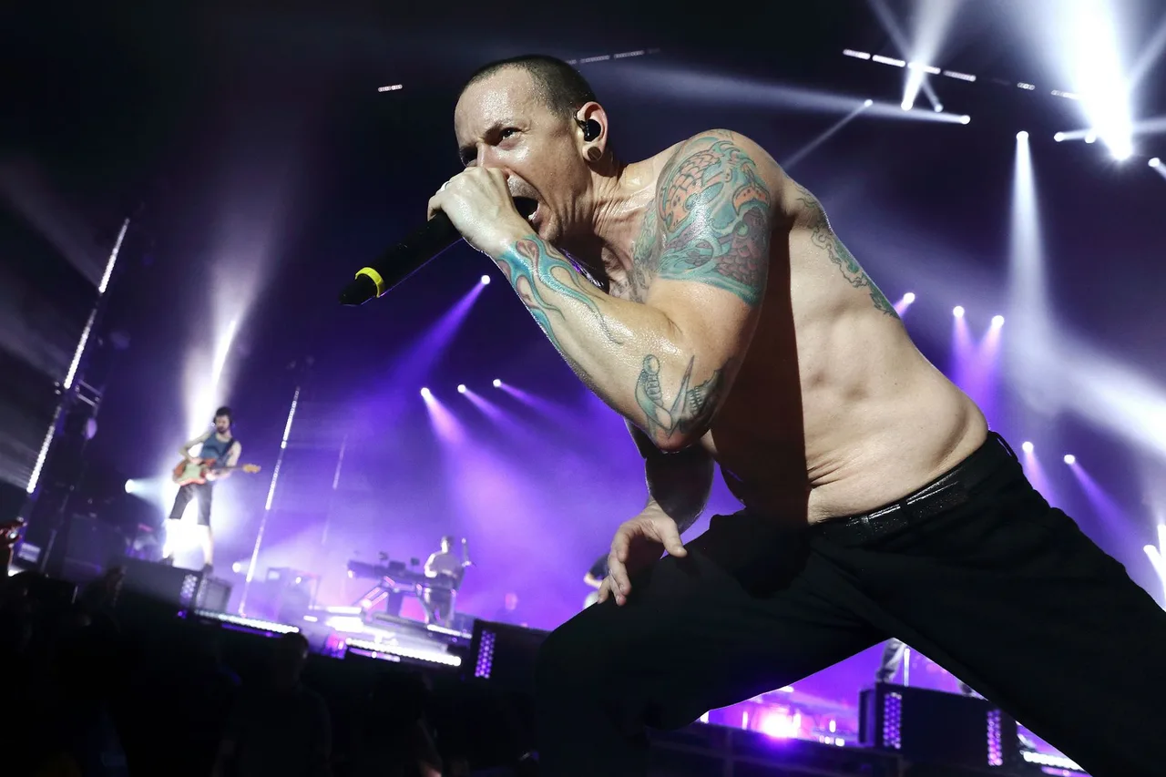 chester benning ton nhom nhac linkin park - elle vietnam 7