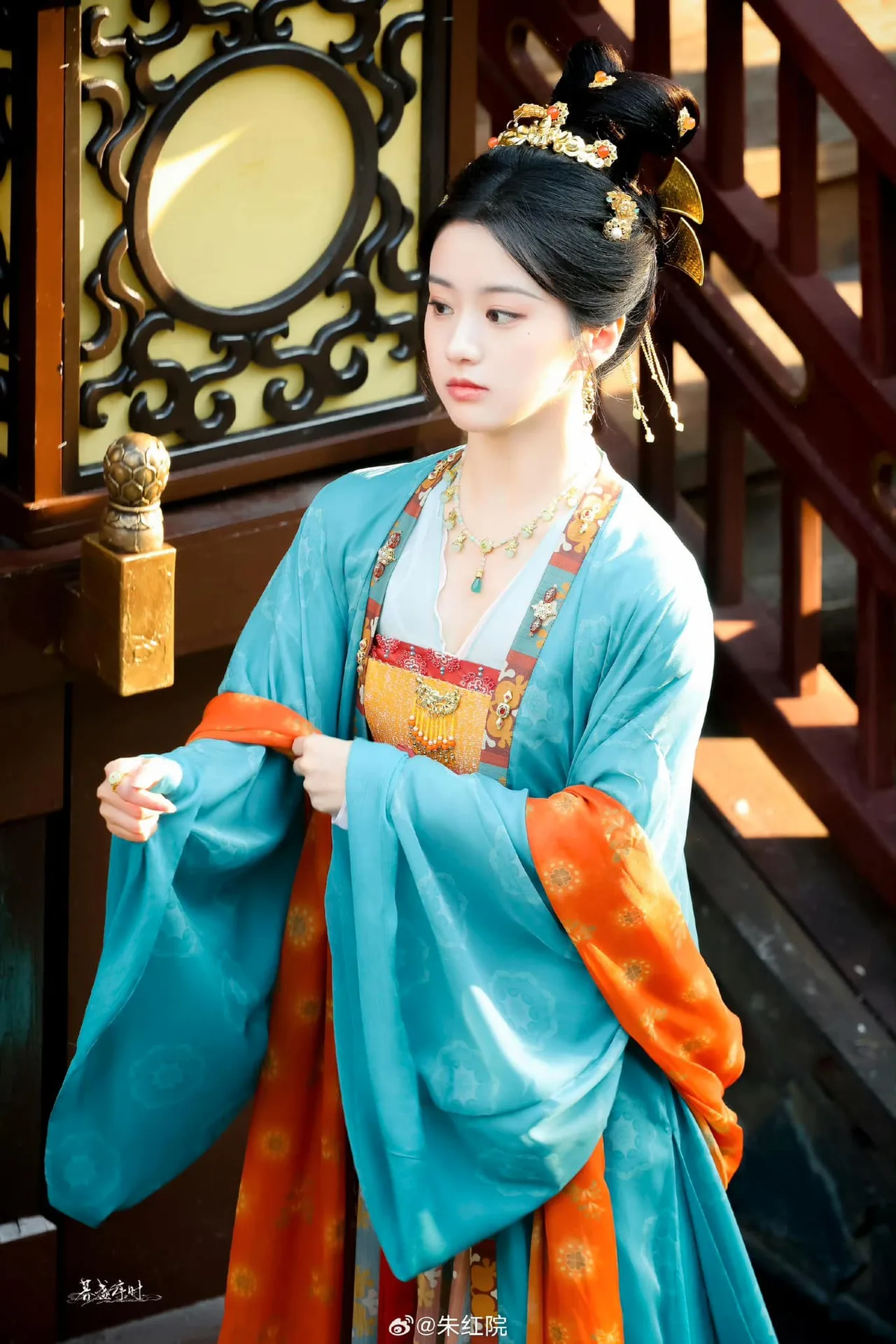 cổ trang xanh Bao Thượng Ân trong "Nguyệt Minh Thiên Lý"