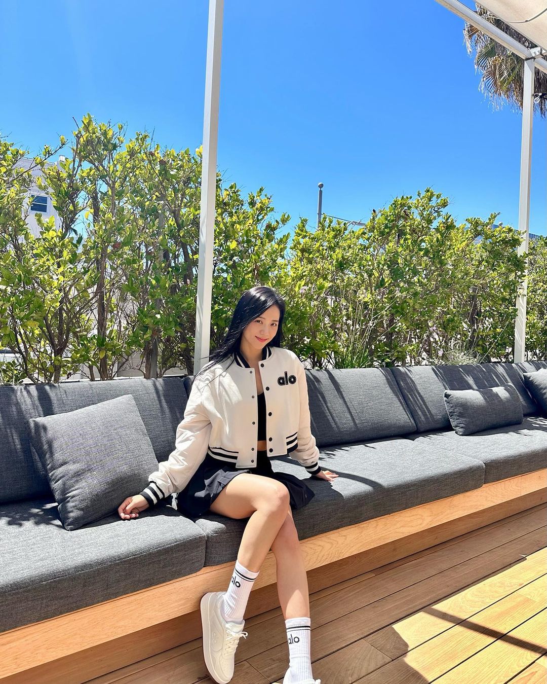 jisoo bomber