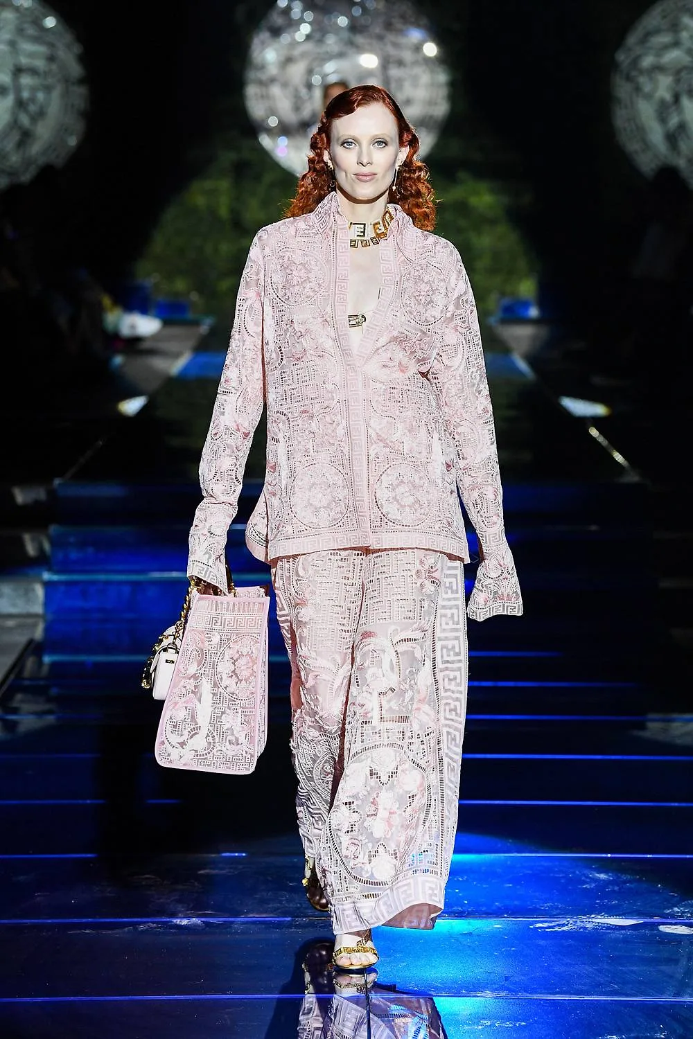 V by Fendi ren hồng