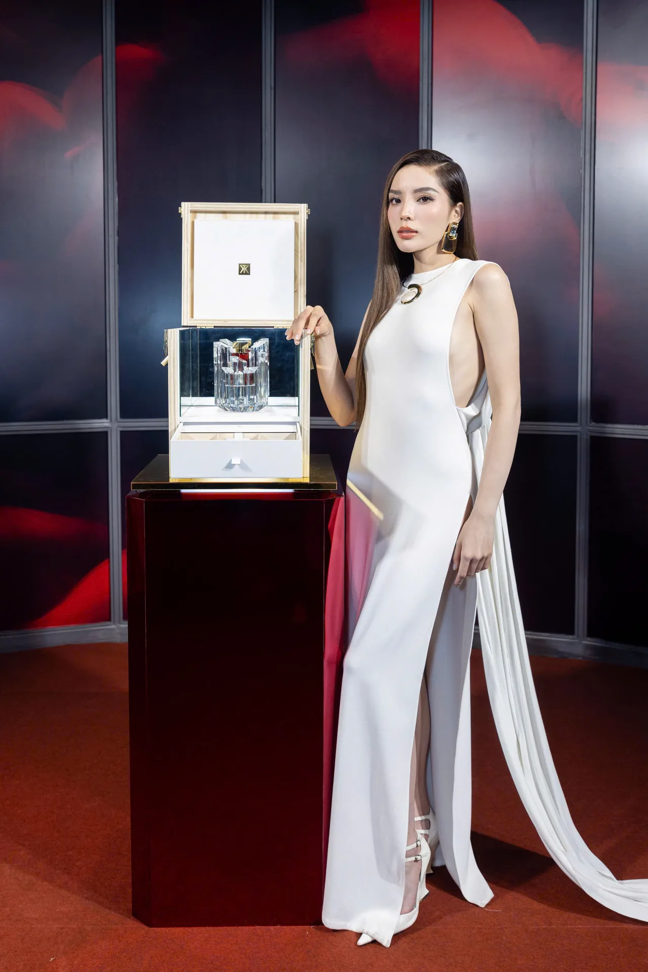 Hình ảnh Hoa hậu Kỳ Duyên & phiên bản Millésime của huyền thoại Baccarat Rouge 540