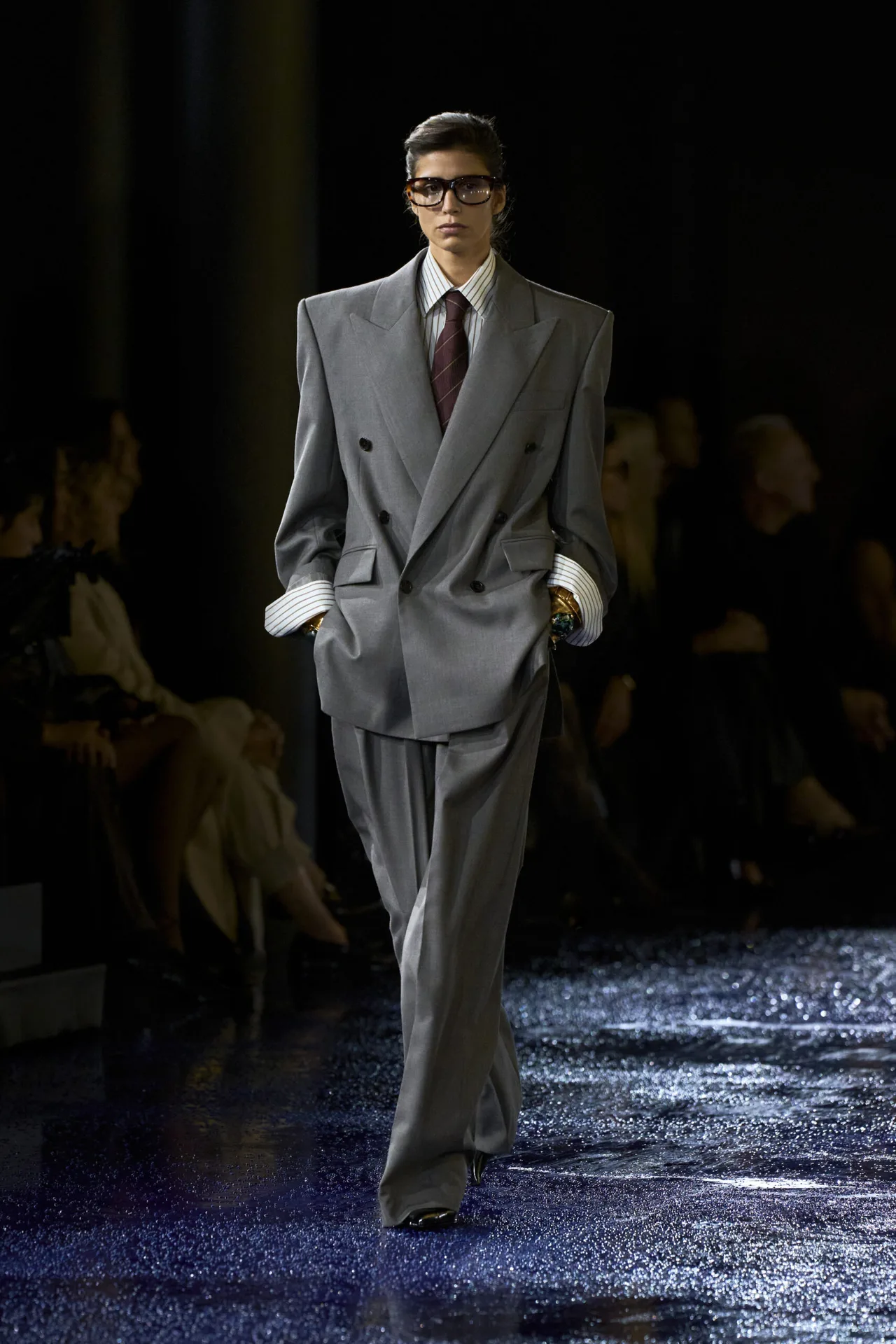 vest xám Saint Laurent