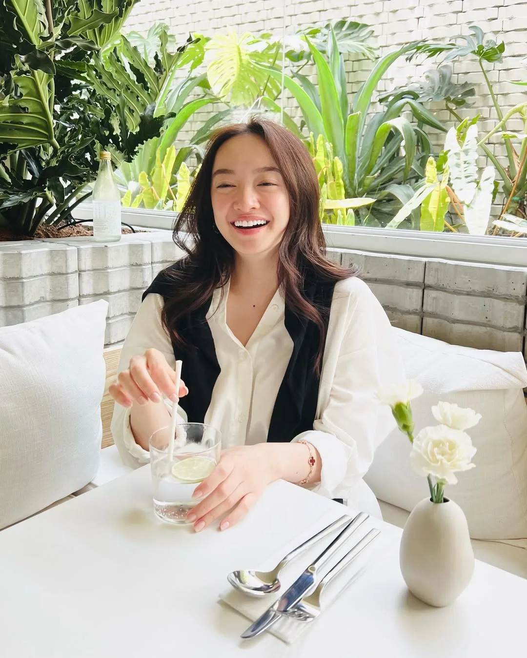 kaitynguyen diện thời trang trắng đen
