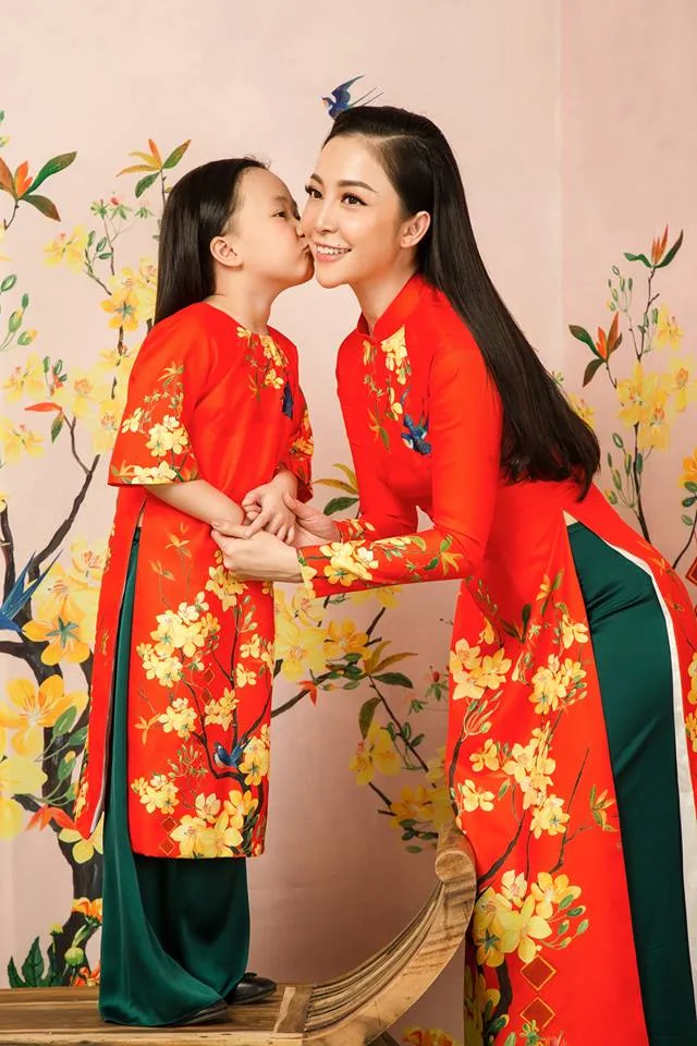 Mẫu áo dài đẹp nào sẽ phù hợp với bạn trong dịp Tết Mậu Tuất 2018? Mẫu áo dài đẹp nào sẽ phù hợp với bạn trong dịp Tết Mậu Tuất 2018?