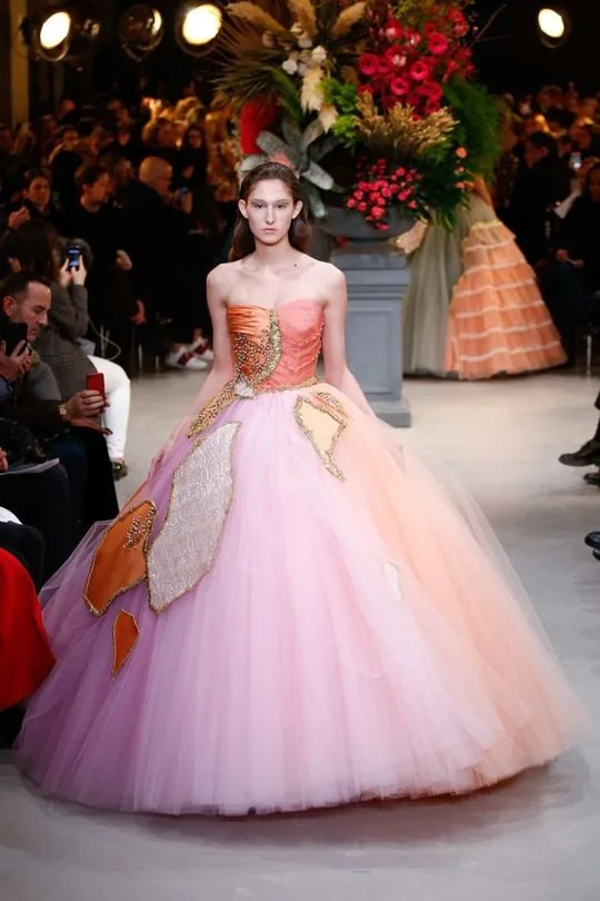 Những BST nổi bật tại tuần lễ Haute Couture Xuân-Hè 2017 - ELLE VN