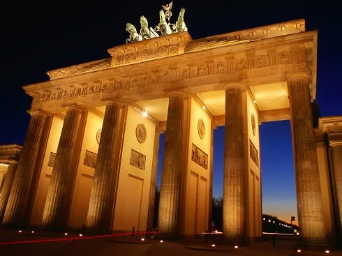 brandenburg-gate-at-dusk-berlin-germany