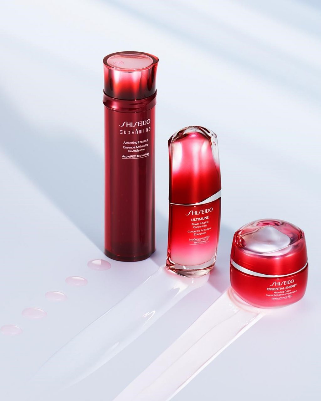 1. Nước thần đỏ Eudermine; 2. Tinh chất dưỡng da Ultimune; 3. Kem dưỡng ẩm Essential Energy (từ trái sang phải) 1. Nước thần đỏ Eudermine; 2. Tinh chất dưỡng da Ultimune; 3. Kem dưỡng ẩm Essential Energy (từ trái sang phải)