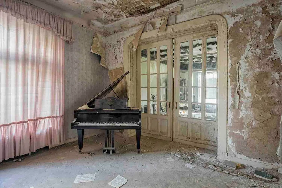 Ảnh đàn piano cũ 7