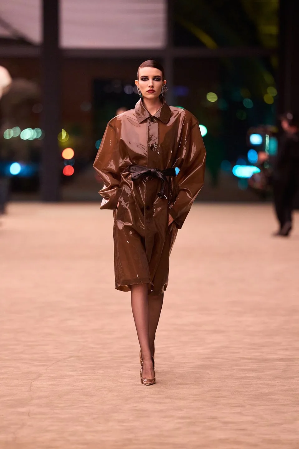 BST Saint Laurent Thu-Đông 2026.