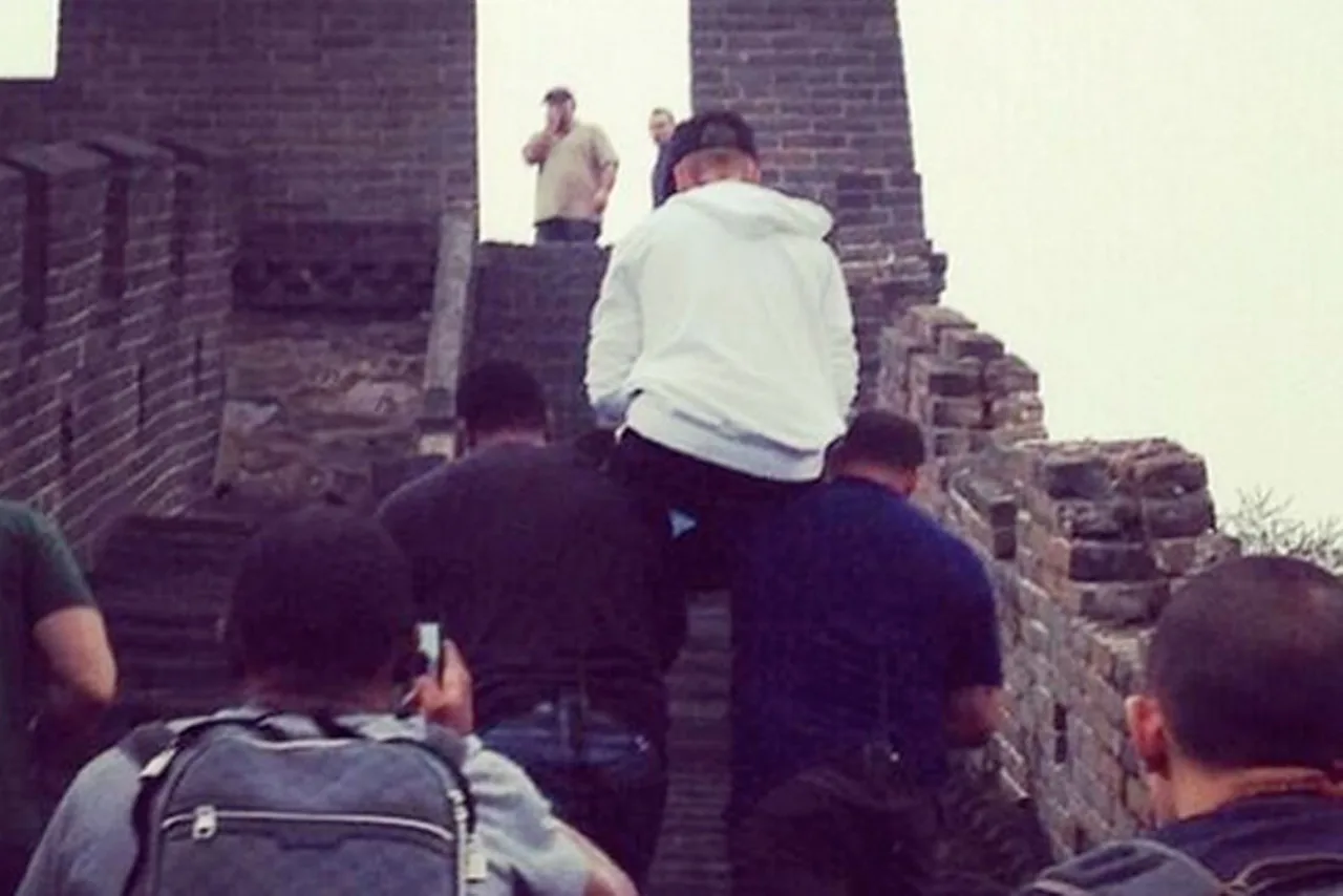 justin bieber - elle vietnam 1