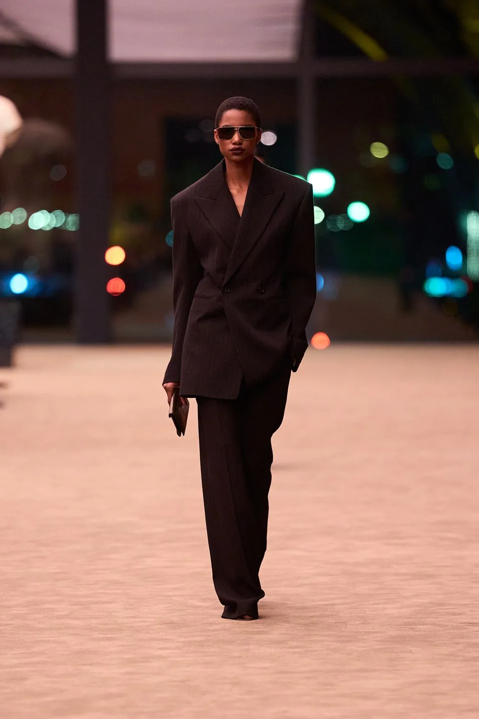 BST Saint Laurent Thu-Đông 2026.