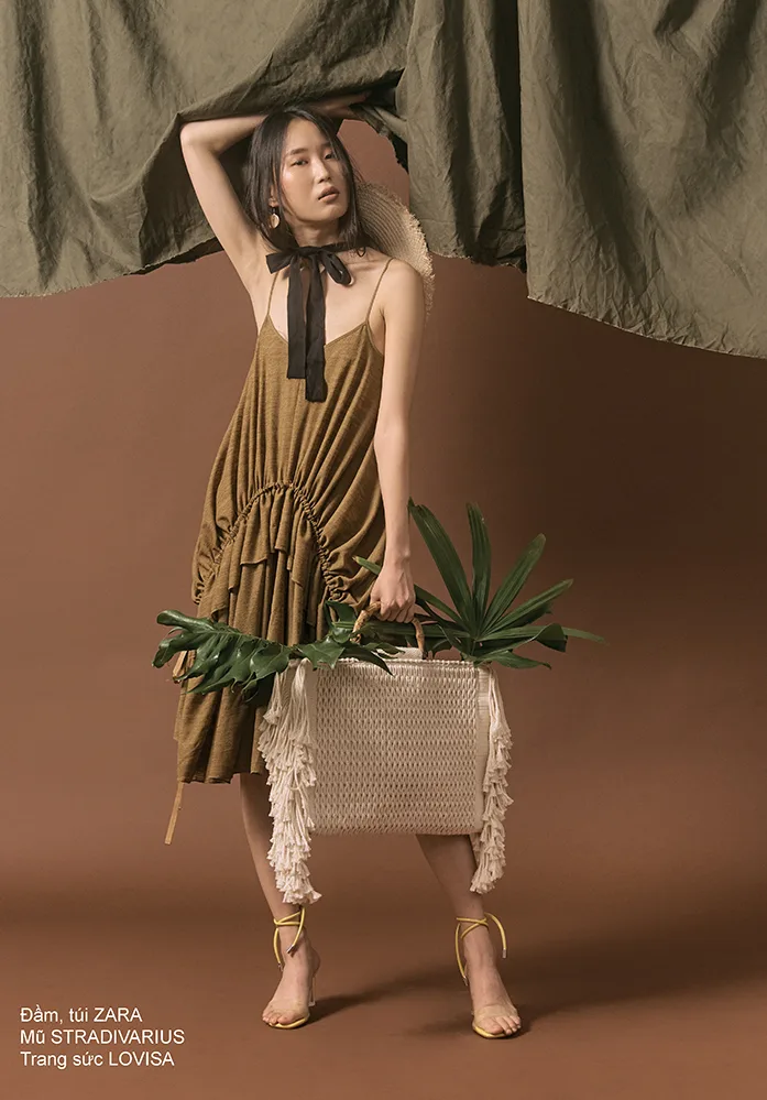 chất liệu linen 4 đầm linen bèo nhún và túi xách tua rua