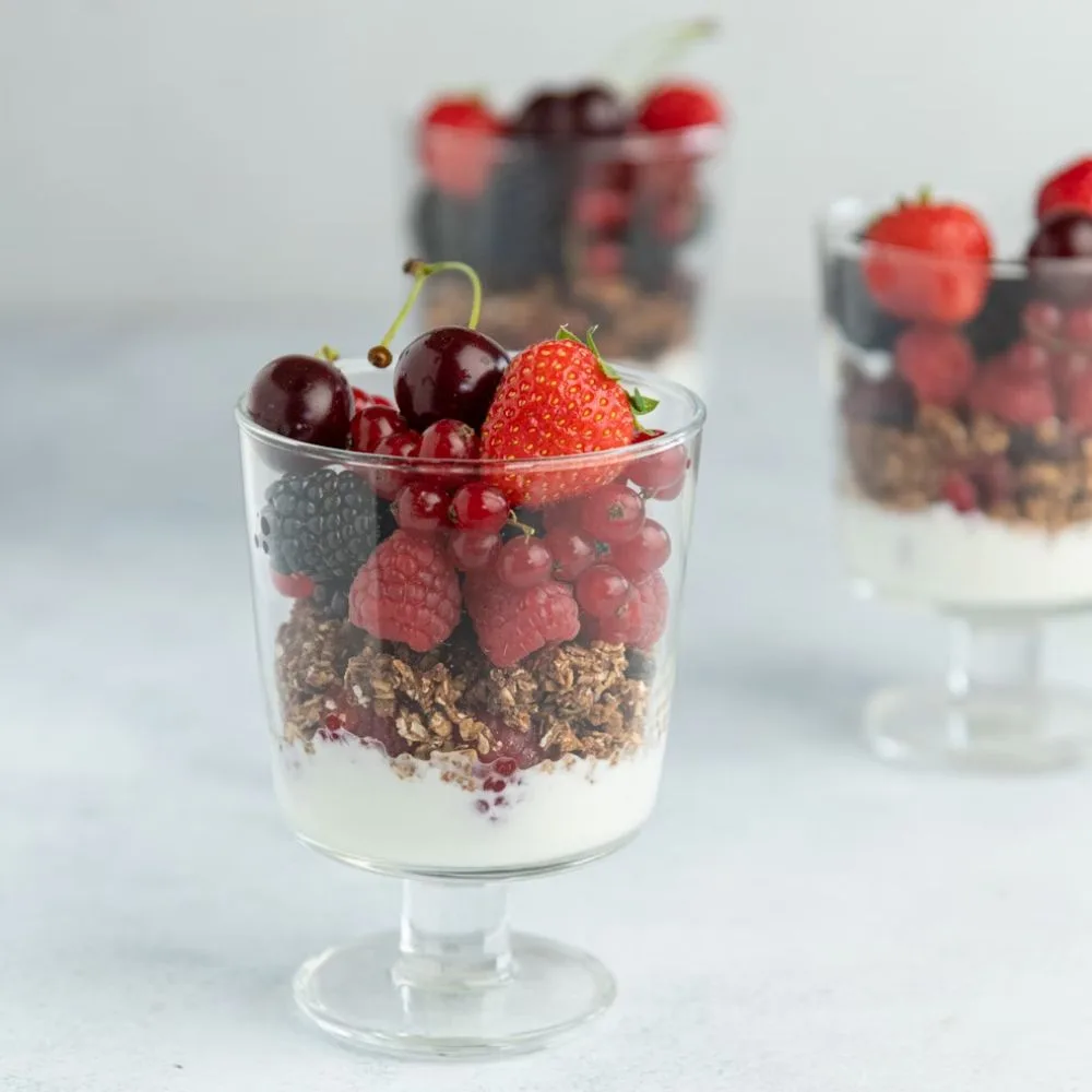 Hình ảnh parfait sữa chua Hy Lạp.