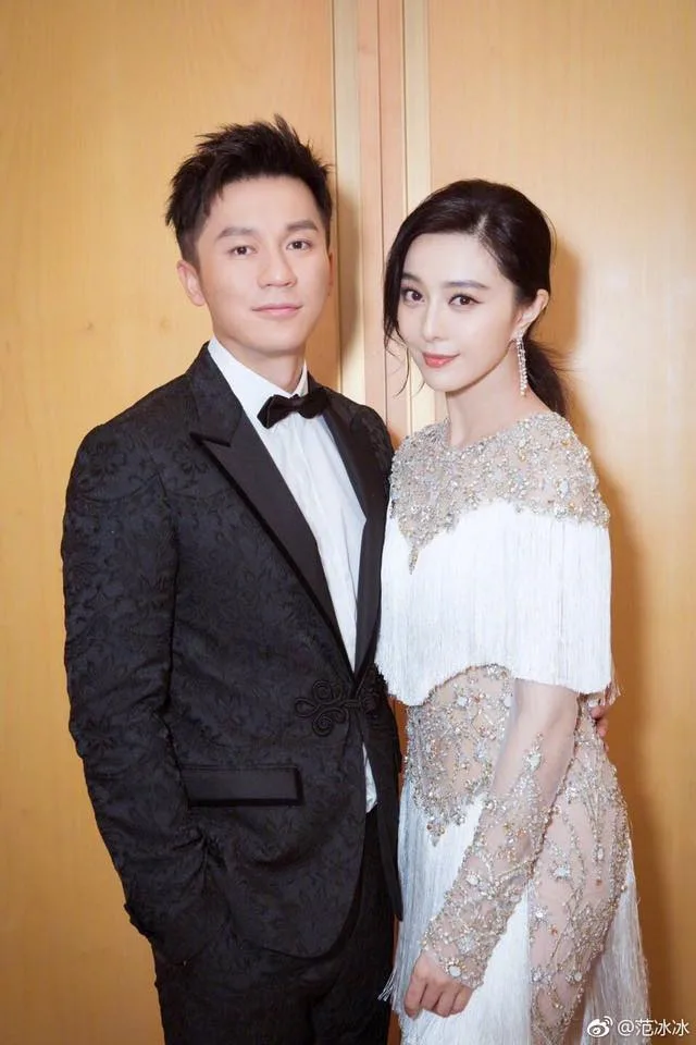 Tan chảy trước màn cầu hôn của Lý Thần dành cho Phạm Băng Băng trong sinh nhật 36 tuổi Tan chảy trước màn cầu hôn của Lý Thần dành cho Phạm Băng Băng trong sinh nhật 36 tuổi