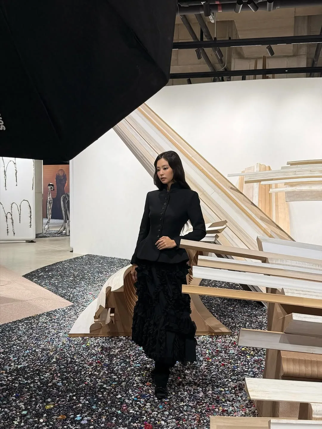 jennierubyjane diện áo khoác quân đội