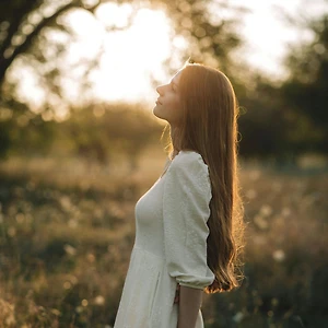 Cô gái chạm đến tâm hồn an yên