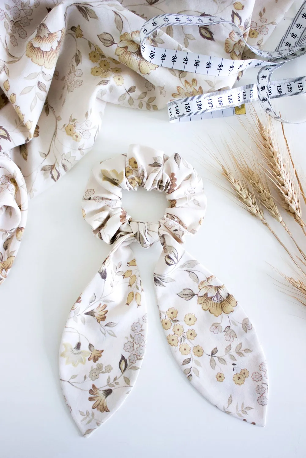Cách làm scrunchie nơ in hoa cơ bản