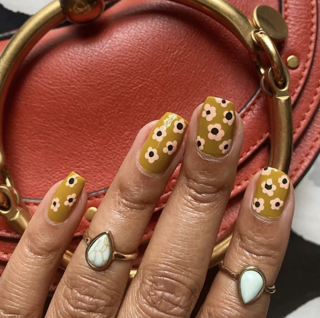 Mẫu nail đơn giản Retro Flower Mẫu nail đơn giản Retro Flower