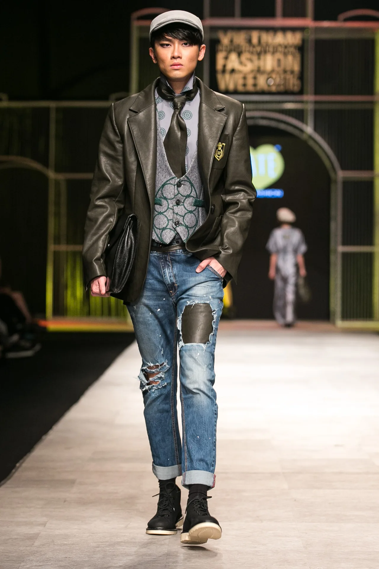 I HATE FASHION thả “Ký ức những mùa đông cũ kỹ” vào BST Thu-Đông 2016 tại VIFW - ELLE VN