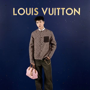 HIEUTHUHAI nổi bật tại đại tiệc cuối năm của Louis Vuitton