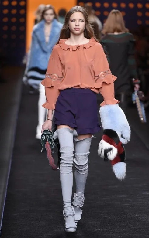 Những đôi bốt cao quá gối trong BST của Fendi