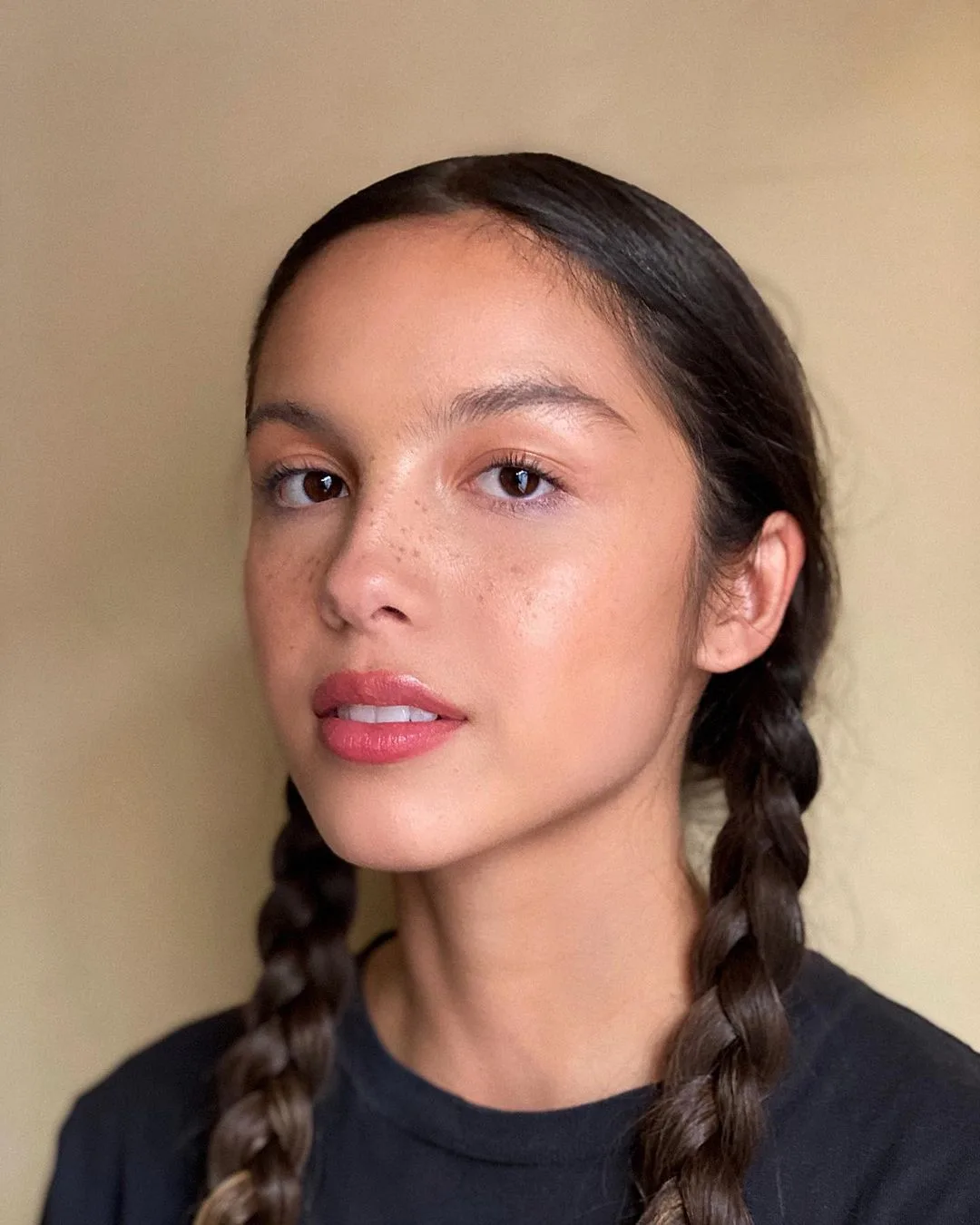 Olivia Rodrigo trang điểm Olivia Rodrigo trang điểm