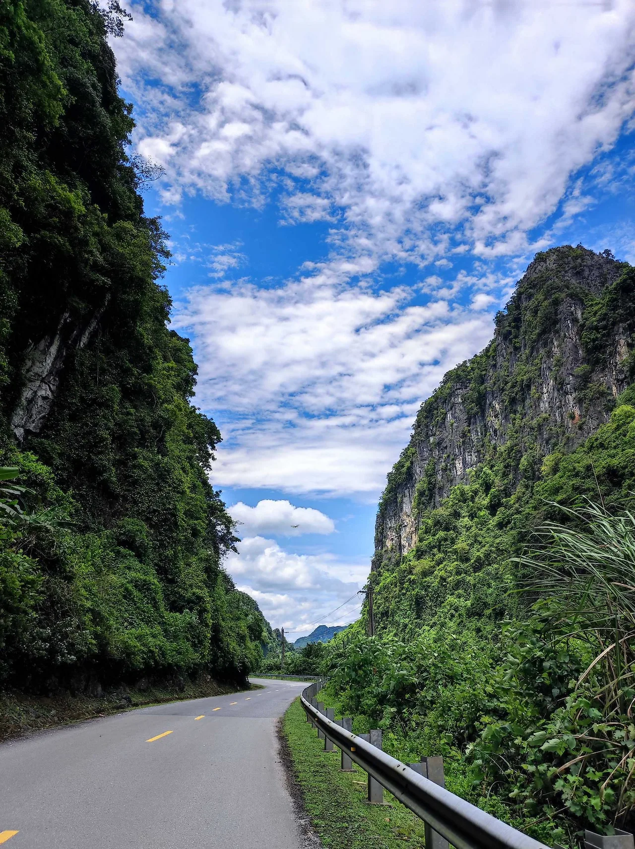 hành trình qua cung đường hồ chí minh hành trình qua cung đường hồ chí minh