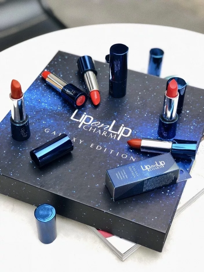 6 sắc son collagen Lip On Lip Charm Galaxy Edition