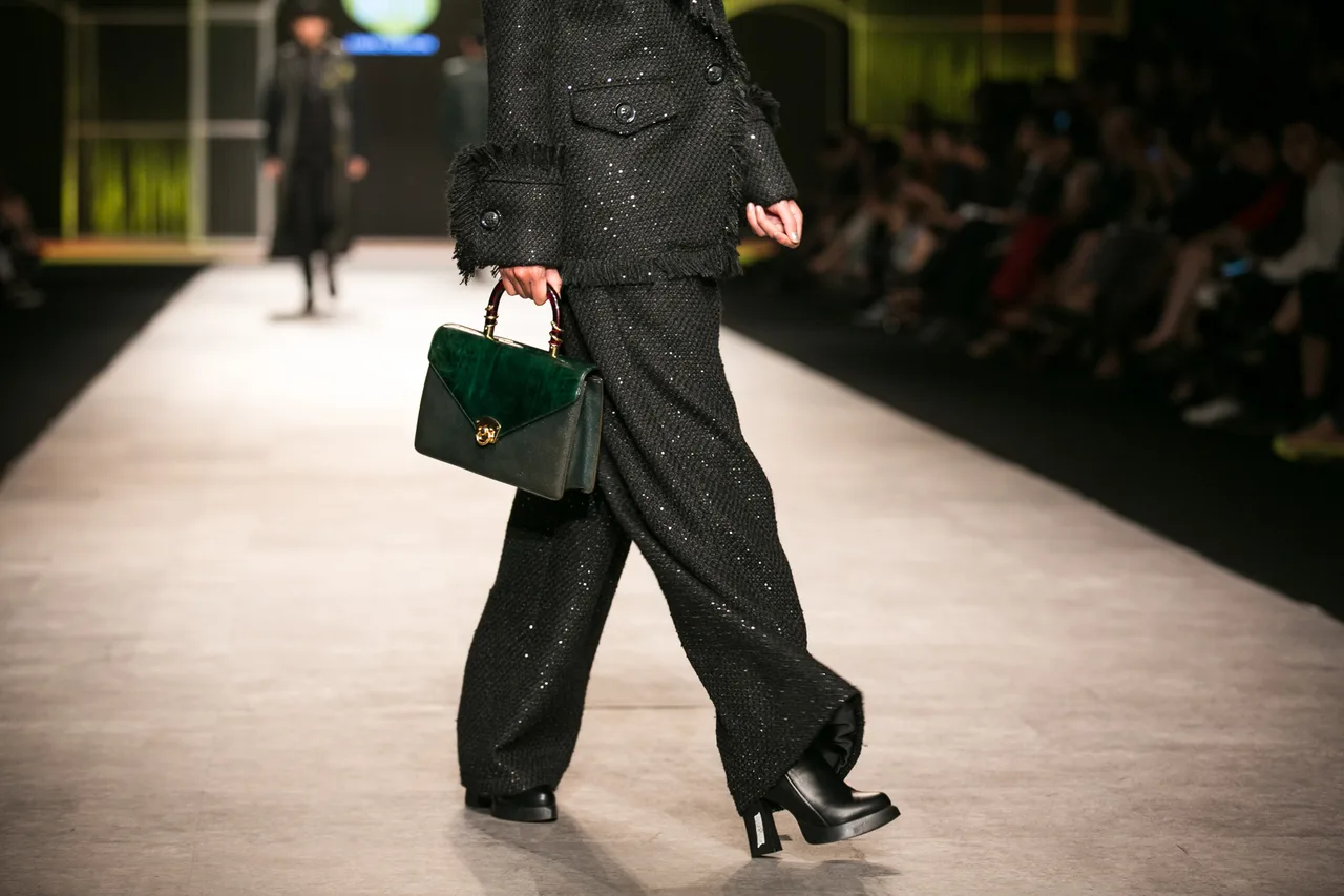 I HATE FASHION thả “Ký ức những mùa đông cũ kỹ” vào BST Thu-Đông 2016 tại VIFW - ELLE VN