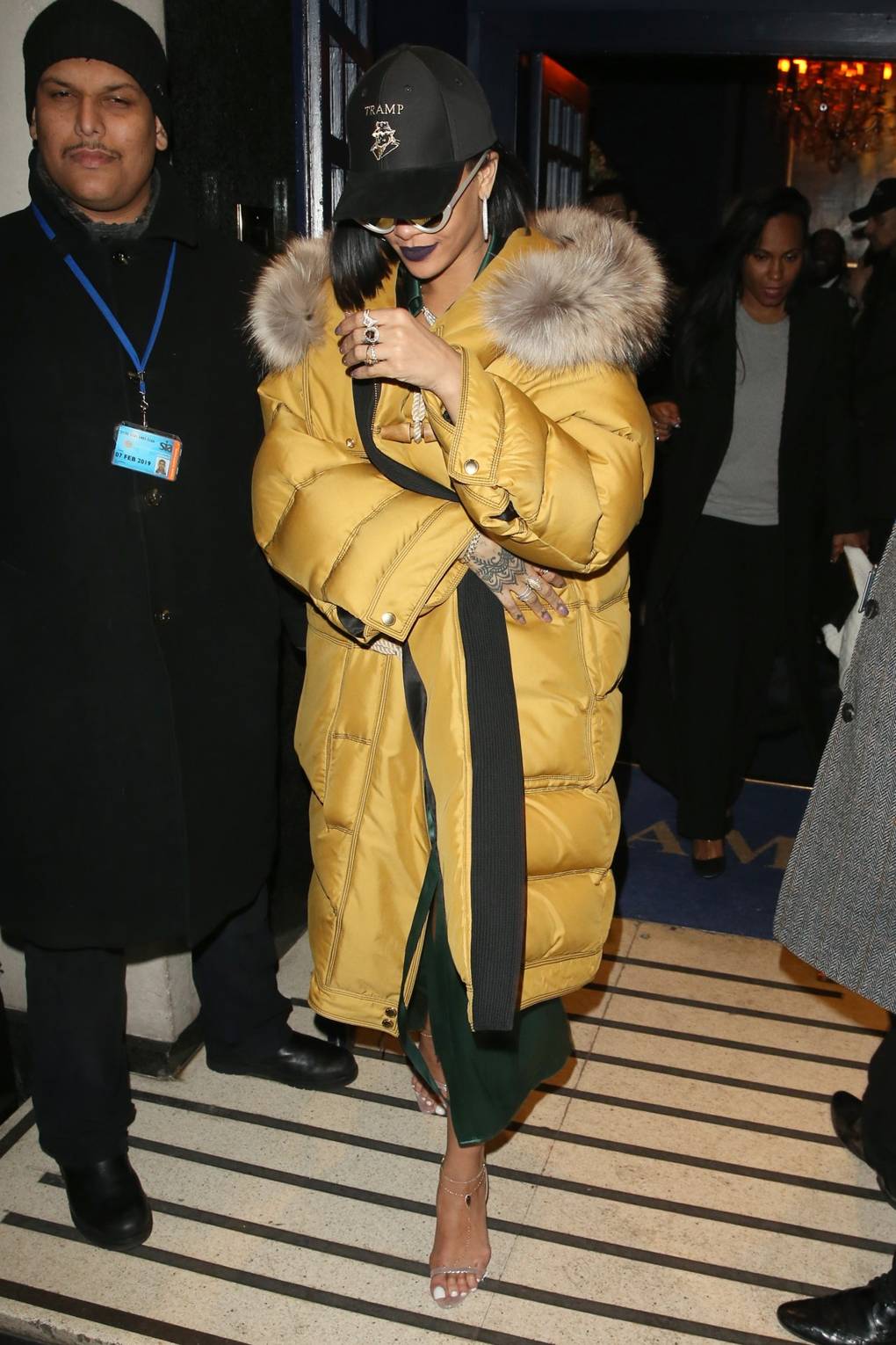 elle việt nam áo khoác oversize rihanna 7