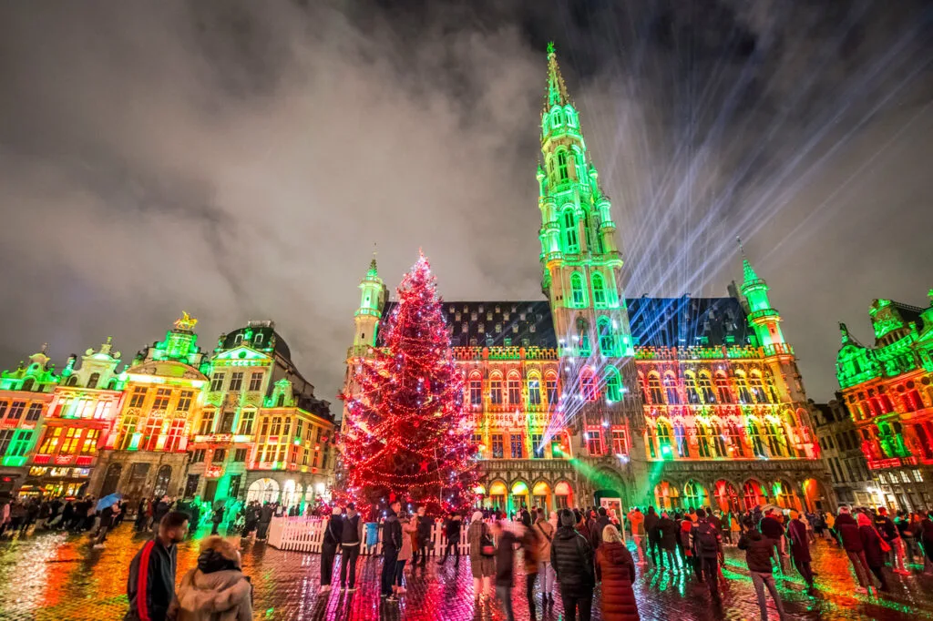 Quảng trường Lớn ở Brussels, Bỉ là một quảng trường lịch sử tuyệt đẹp, trái tim của thủ đô Bỉ, nổi tiếng thế giới với kiến trúc Gothic và Baroque lộng lẫy