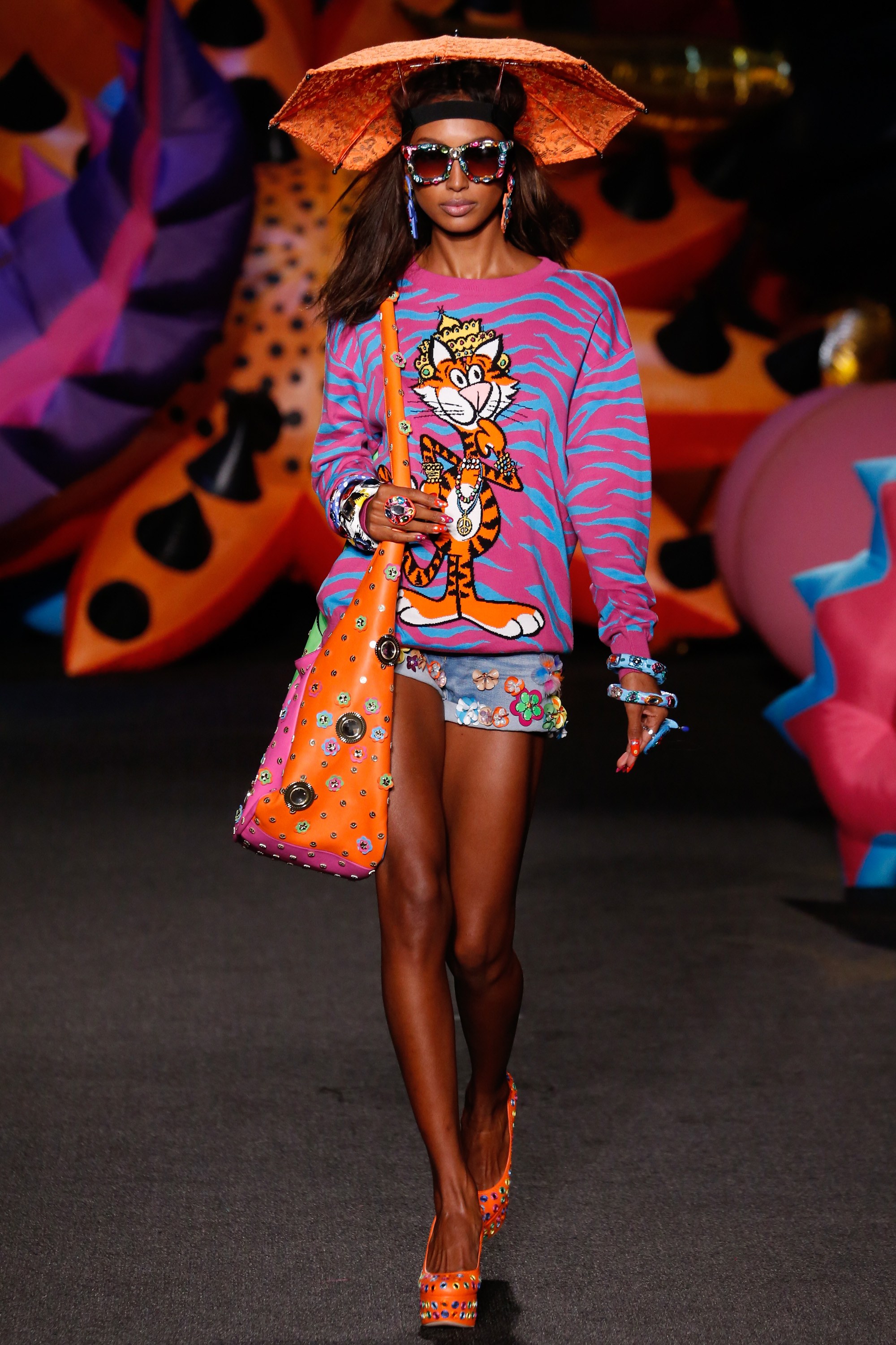 Bộ sưu tập thời trang Moschino Resort 2017 -ellevietnam 12