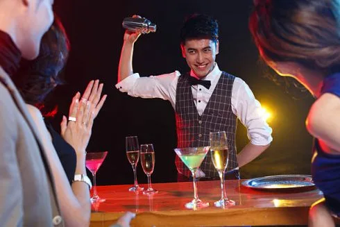 Màn trình diễn pha chế của những bartender nổi danh.