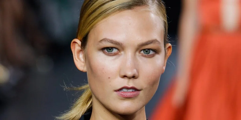 NEW YORK, NY - SEPTEMBER 05: Karlie Kloss walks the runway at Jason Wu during Mercedes-Benz Fashion Week Spring 2015 at Spring Studios on September 5, 2014 in New York City. (Photo by Thomas Concordia/WireImage)
