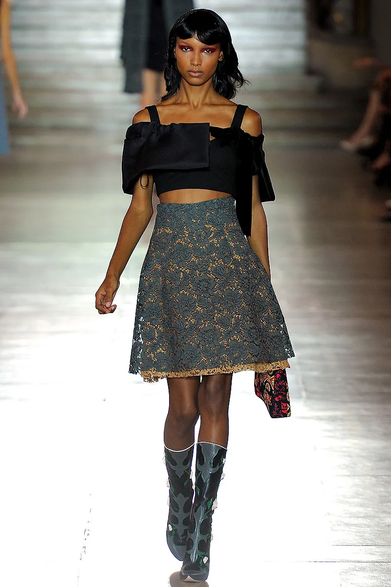 Thiên thần Victoria's Secret Jasmine Tookes trên sàn catwalk.