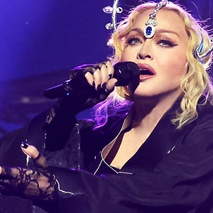 Phong cách trang điểm của “Nữ hoàng nhạc Pop” Madonna trong khuôn khổ Celebration tour