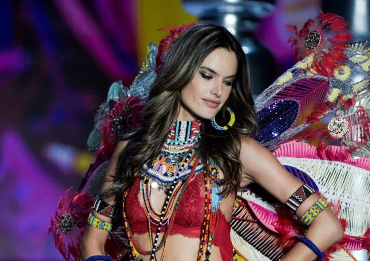 BÍ QUYẾT TRANG ĐIỂM CỦA CÁC THIÊN THẦN TRONG SHOW VICTORIA'S SECRET 2017 BÍ QUYẾT TRANG ĐIỂM CỦA CÁC THIÊN THẦN TRONG SHOW VICTORIA'S SECRET 2017