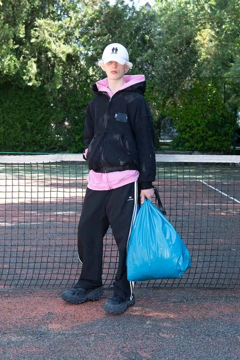 Balenciaga bán túi đựng rác