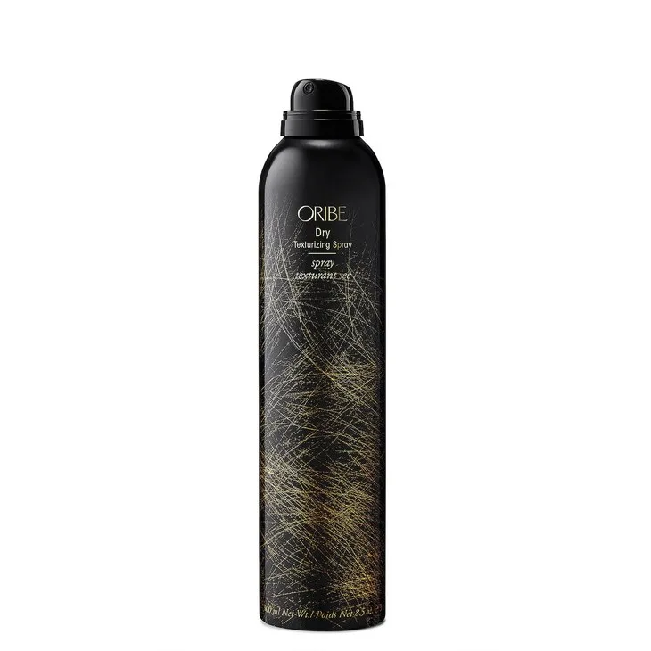 Sau khi tạo kiểu, Taylor Hill đều sử dụng xịt tạo nếp Oribe để tóc bóng mượt vào nếp. Sau khi tạo kiểu, Taylor Hill đều sử dụng xịt tạo nếp Oribe để tóc bóng mượt vào nếp.