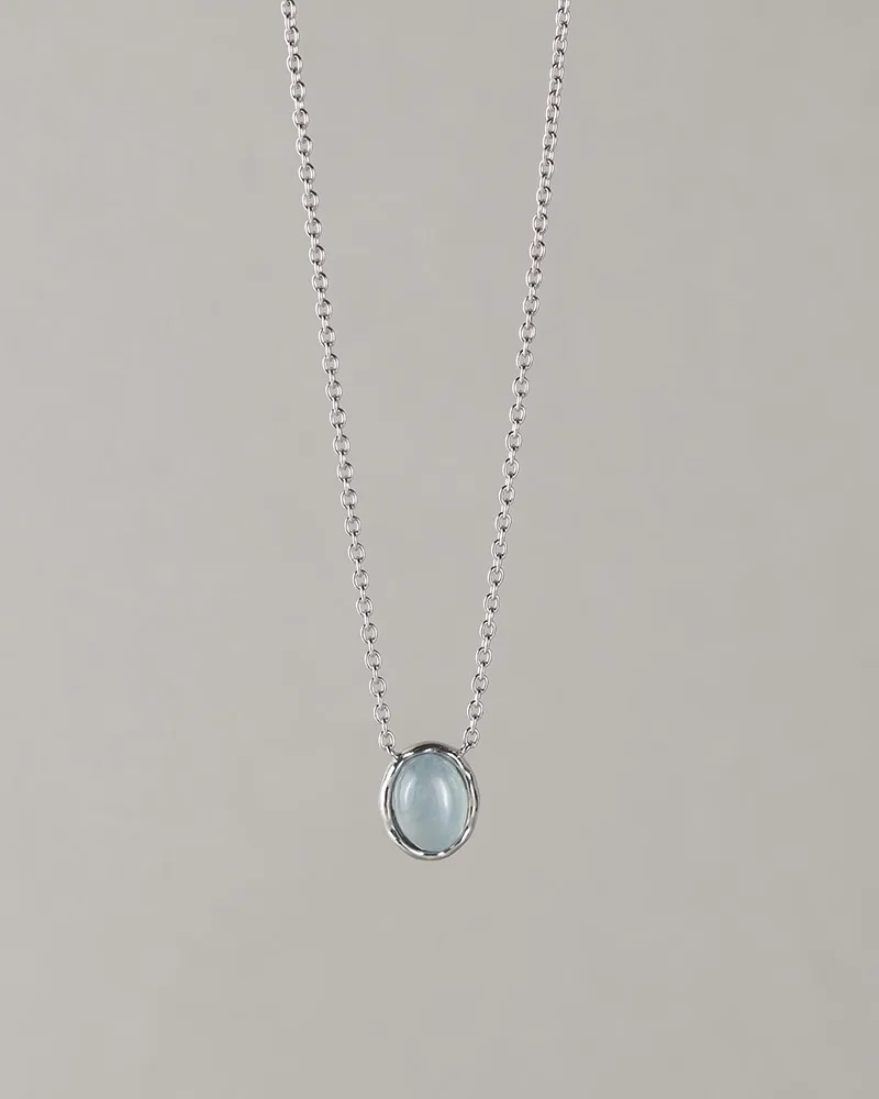 Dây chuyền bạc đính đá mắt ngọc Aquamarine mang hơi hướng vintage thanh thoát.