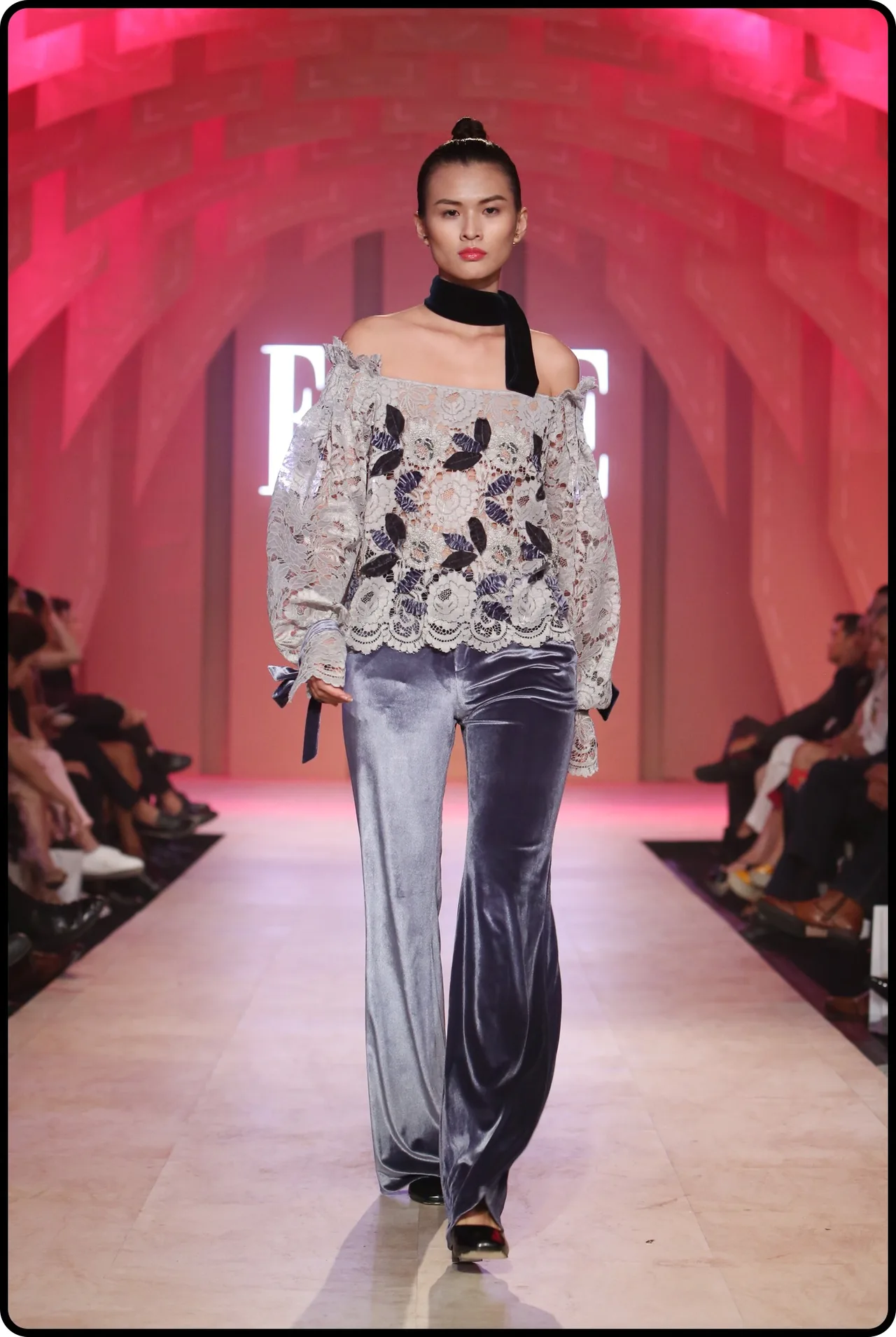 BST của NTK Quynh Giao tại ELLE Fashion Journey 2016