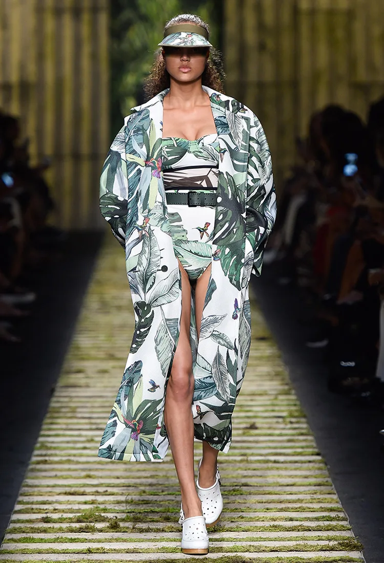 mũ lưỡi trai nửa đầu của nhà mốt max mara